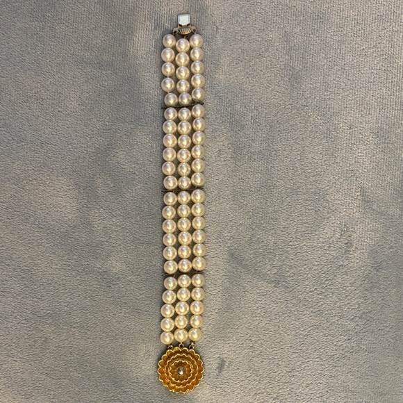 Luxurious White and Gold Multi-Strand Bracelet - Picture 4 of 4